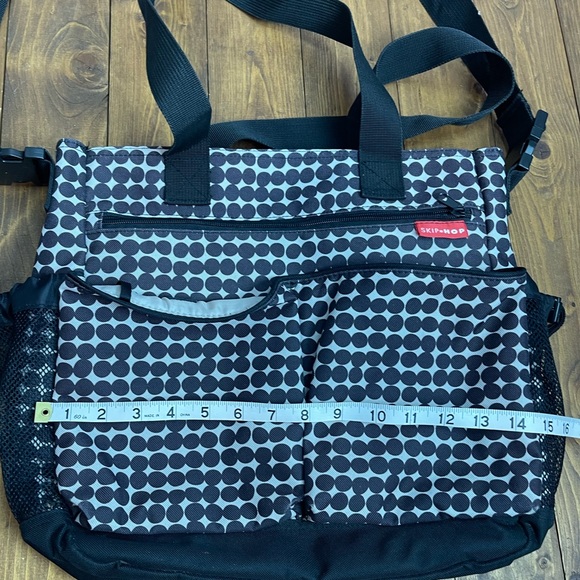 Skip hop black and white polka dot diaper bag - Picture 4 of 5